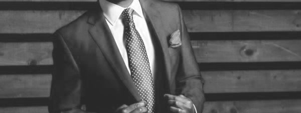 男性 ビジネスマン スーツ ネクタイ